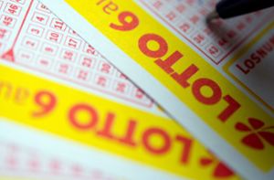 Über sechs Richtige darf sich ein Lottospieler aus VS freuen. (Symbolfoto) Foto: dpa