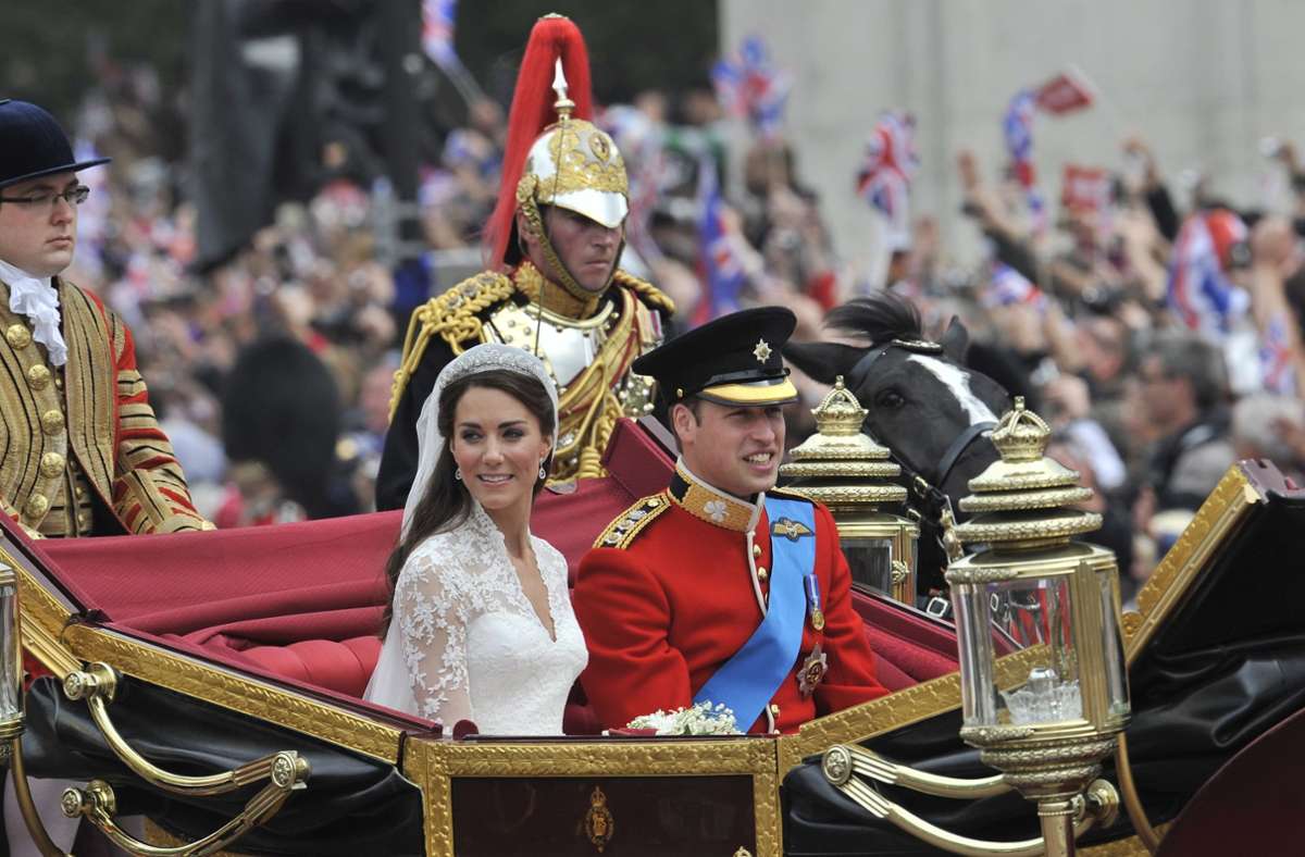Im Landauer durch Londons Straßen: Am 29. April heirateten Kate Middleton und Prinz William. Foto: dpa/Andy Rain