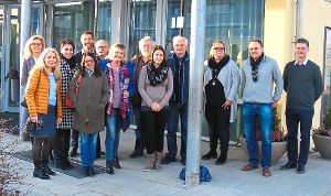 Matthias Ries (Vierter von links) und  einige Mitarbeiter begrüßen eine Abordnung  der Freien Wähler.  Foto: FW Foto: Schwarzwälder-Bote