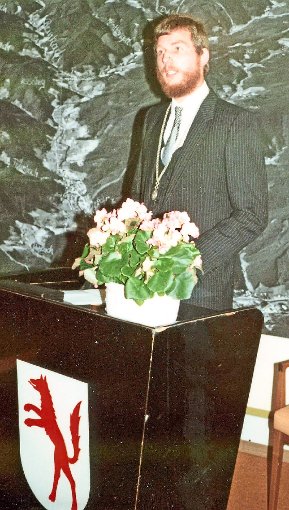 Wie vor 32 Jahren, als Jürgen Nowak das Amt des Bürgermeisters in Oberwolfach angetreten hat, wird es auch in diesem Sommer einen neuen Bürgermeister in der Wolftalgemeinde geben. Foto: Repro