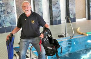 Werner Strehl, Vorsitzender und Ausbilder, befürchtet, dass der Tauchsportclub kein anderes Bad zum Trainieren findet. Foto: Schimkat
