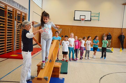 Viel Spaß an der Bewegung vermittelte den Mädchen und Jungen der Marbacher Grundschule die Aktion Flinke Füchse. Foto: Ursula Kaletta Foto: Schwarzwälder Bote