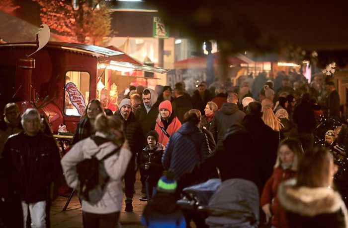 Schwenninger Weihnachtsmarkt: Passend zum Winterwunderland strahlt die neue Beleuchtung