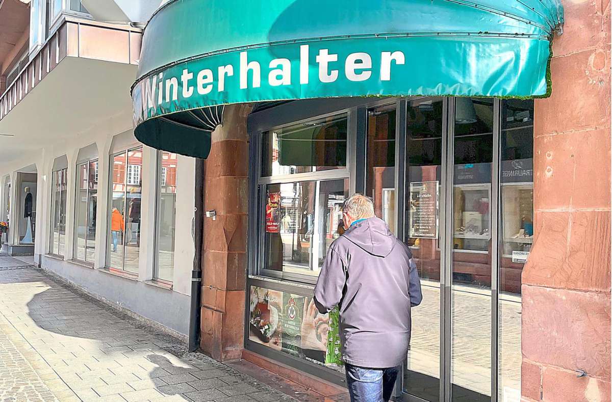 Noch prangt an der früheren Filiale der Name Winterhalter. Ob die Metzgerei ihren alten Standort in der Marktstraße wiederbelebt, ist aber unklar. Foto: Bender
