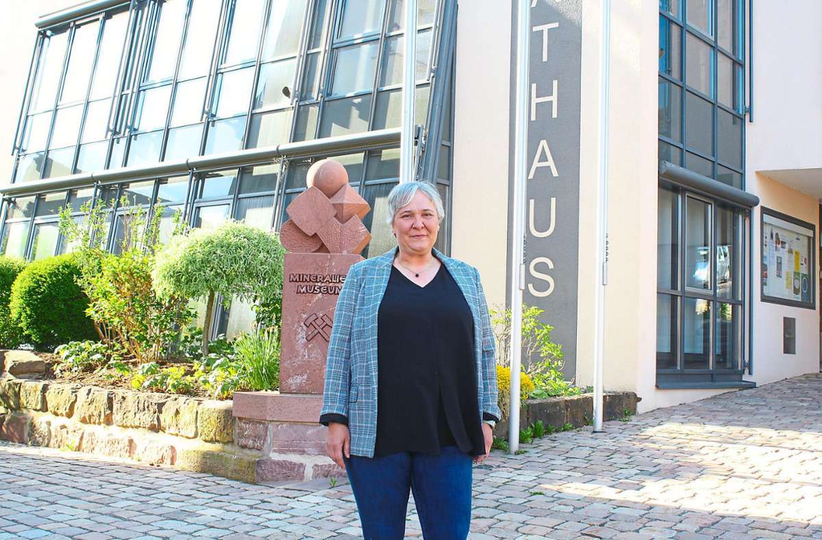 Petra Schupp will weiter im Rathaus hinter ihr die Fäden in der Hand halten und bewirbt sich erneut als Bürgermeisterin. Foto: Biermayer