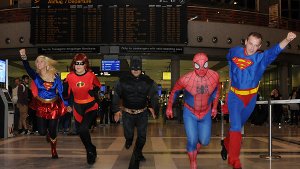 Superhelden am Flughafen Stuttgart