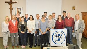 Die geehrten Mitglieder der TGA  mit den wiedergewählten Vorstandsmitgliedern  Foto: Haberkorn Foto: Schwarzwälder-Bote