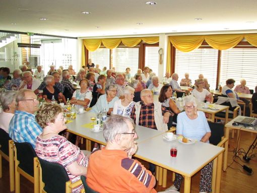 Das Frohe Alter Dunningen-Lackendorf ist begeistert vom Film über die Heimatgemeinde.  Foto: N. Oswald Foto: Schwarzwälder Bote