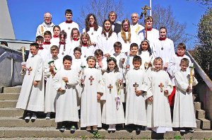 In der katholischen Kirchengemeinde Auferstehung Christi in Rottweil sind 13 Kinder zur Erstkommunion gegangen. Foto: Zimmerer