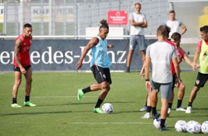 VfB-Neuzugang Juan José Perea beim Training am Ball Foto: Pressefoto Baumann/Alexander Keppler