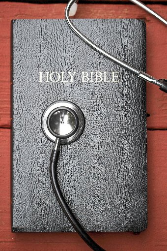 Was haben Bibel und moderne Medizin gemeinsam? Darüber spricht Volker Seeger.  Foto: ©pixelheadphoto/Fotolia.com Foto: Schwarzwälder-Bote