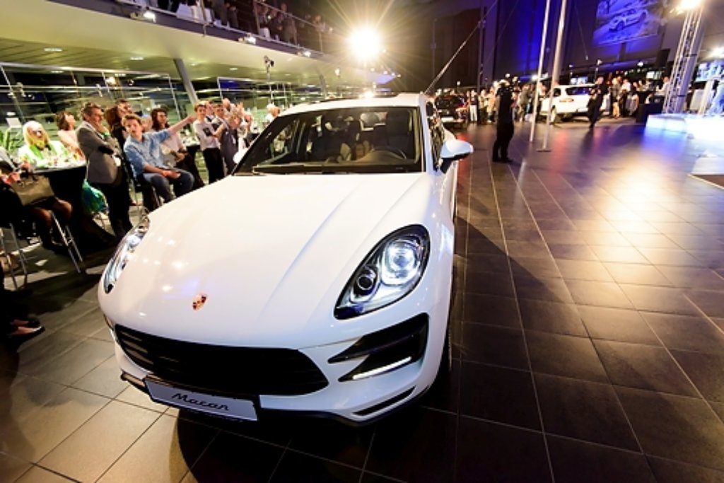 Der Name Macan stammt aus dem Indonesischen und heißt übersetzt Tiger. Der kleine Bruder des Porsche Cayenne wurde am Donnerstagabend im Porsche Zentrum Stuttgart feierlich enthüllt.