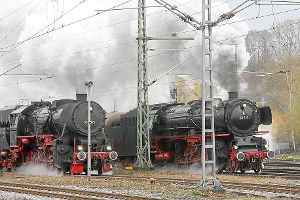Den Besuchern der Dampftage gefällt’s am Rottweiler Bahnhof, der Andrang ist groß. Foto: Schmidt/Fussnegger