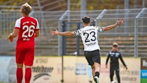 Ergi Alihoxha bejubelt das 1:0. Doch am Ende mussten sich die Nullachter im Heimspiel gegen Mutschelbach mit einem 2:2 begnügen. Foto: Marc Eich