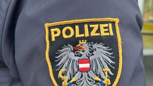 Die Polizei verhörte die Verdächtigen. Foto: Matthias Röder/dpa