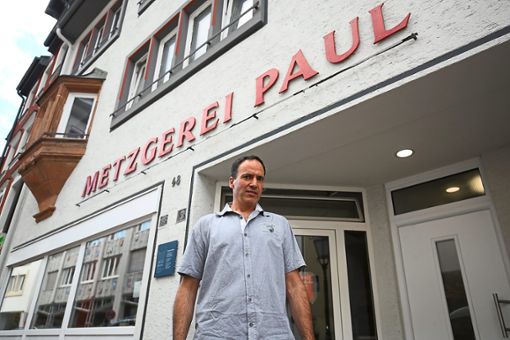 Erich Bärenbold, hier ein Bild vor dem Umbau der ehemaligen Metzgerei Paul,  muss beim Rechtsstreit mit seiner Versicherung nun auf das weitere Vorgehen des Landgerichts warten. (Archivfoto) Foto: Eich