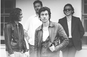 Alex Turner (vorne) und die Arctic Monkeys Foto: Domino Records/Michael Zackery