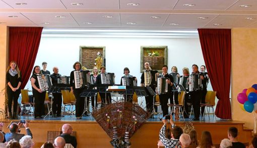 Moderne Stücke und auch Klassiker präsentiert das Akkordeonorchester. Foto: Verein Foto: Schwarzwälder Bote