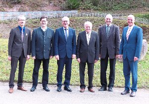 Nach der Versammlung des Zweckverbands (von links): Thomas Haas, Julian Oswald, Heinz Winkler, Hans-Martin Moll, Jürgen Nowak und Maik Zinser.  Foto: Hering Foto: Schwarzwälder-Bote