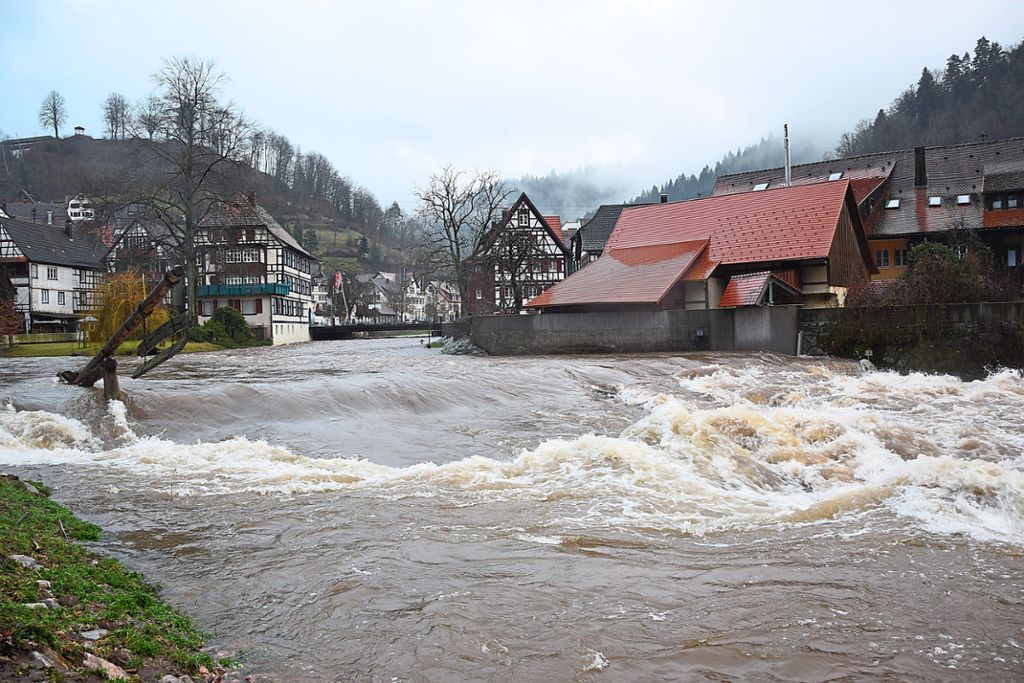 Beim Zusammenfluss von Kinzig und Schiltach entsteht ein reißender Fluss.