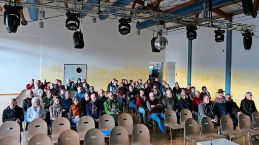 Reges Interesse herrscht bei der Bürgerversammlung im Gemeinschaftshaus in Hondingen. Dort hat Ortsvorsteherin Yvonne Hess einiges zu berichten. Foto: Malena Schwenk