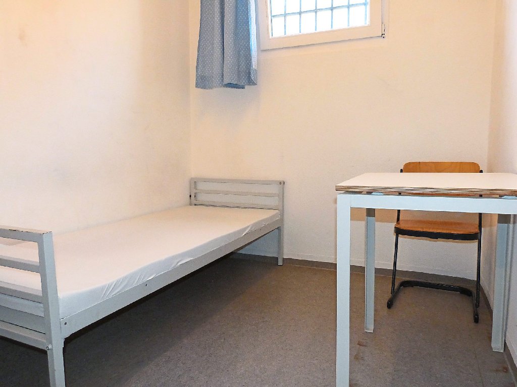 Das Gefängnis wurde für die neue Nutzung umgebaut, die Haftzellen sind nach wie vor aber gleich ausgestattet.