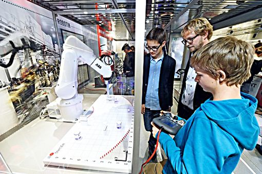 Technik hautnah erleben Schüler in Meßstetten am Donnerstag und Freitag am Gymnasium. Foto: Bartels Foto: Schwarzwälder Bote
