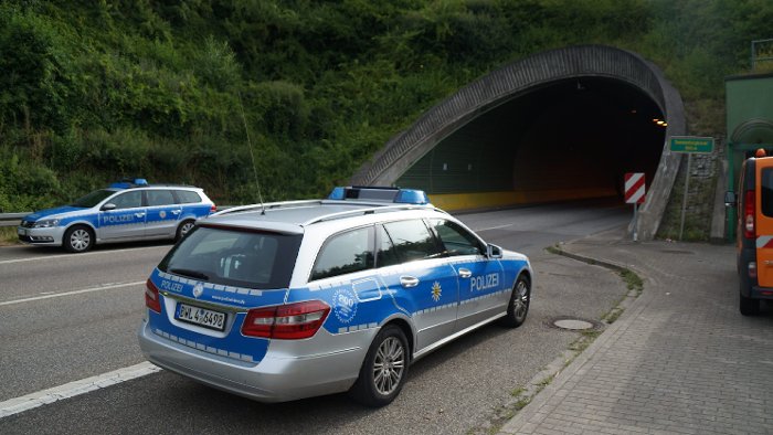 Sommerbergtunnel nach Unfall voll gesperrt