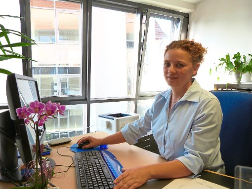 Das ist ihr neuer Arbeitsplatz: Susan Mäder leitet sei dem 1. September das Hauptamt der Stadt Neubulach. Foto: Zahner Foto: Schwarzwälder-Bote