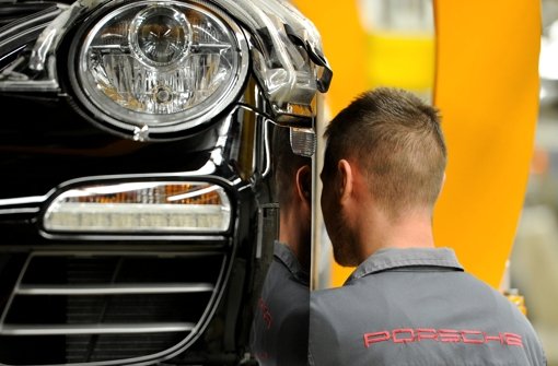Die Porsche-Mitarbeiter dürfen sich über einen Rekordprämie freuen. Foto: dapd