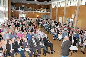 In Tuningen kommen bei der Bürgerversammlung  weitere Bedenken gegen den Gefängnisbau zutage. Foto: Bieberstein