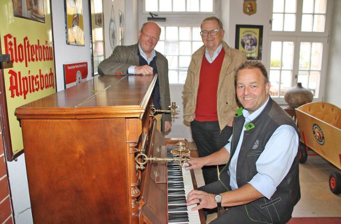 Gutes Stück zieht um: Wie die Alpirsbacher Klosterbräu zu einem alten Klavier kam