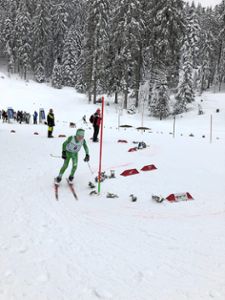 Geschicklichkeitseinlagen hatten die Talentiade-Teilnehmer bei den Skilangläufen zu bewältigen.  Foto: SVB Foto: Schwarzwälder Bote
