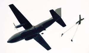 Die Bundeswehr nutzt die Transall für Fallschirmsprünge. Foto: Rehder