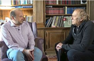 Frank Schneider (links) bei einem Interview mit einem TV-Sender aus Luxemburg. Nun ist er untergetaucht. Foto: Apart TV