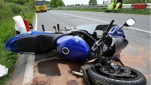 Motorradfahrerin nach Unfall auf K 4331 in Lebensgefahr