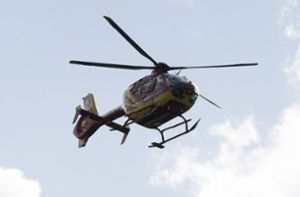 Der Mann wurde nach dem Vorfall per Hubschrauber in eine Spezialklinik gebracht. (Symbolbild) Foto: imago/Roland Mühlanger/imago stock&people