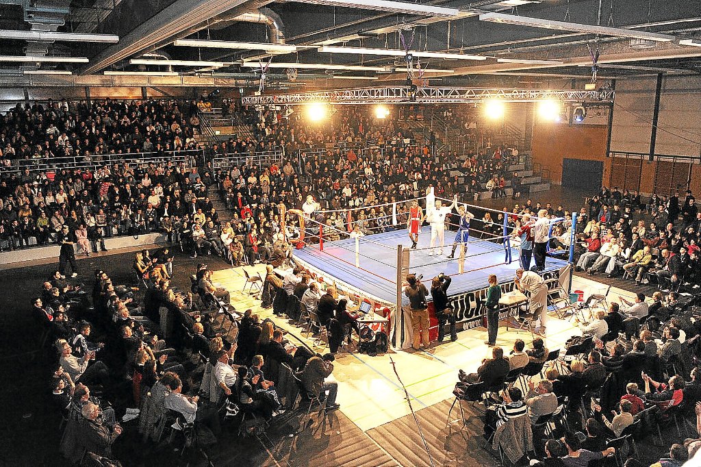 1800 Zuschauer verfolgten die letzte Boxnacht in der Schwenninger Deutenberghalle. Foto: Kienzler