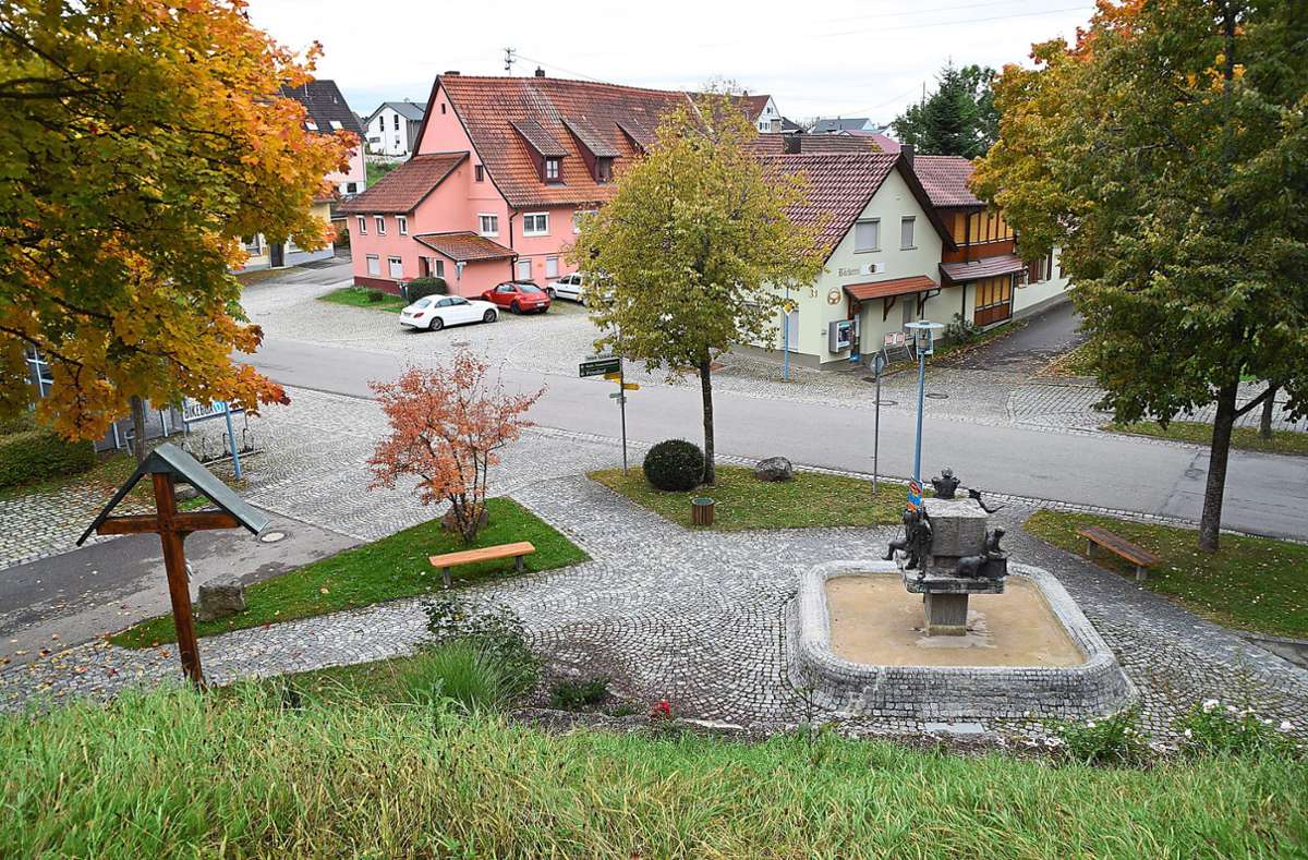 Der Schörzinger Dorfplatz soll umgestaltet werden. Um das Projekt voranzubringen, spricht sich der Ortschaftsrat für eine Planungsrate von 60 000 Euro im Haushaltsplan 2023 aus. Foto: Visel