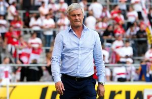 Nicht glücklich über die Leistung seines VfB Stuttgart im Spiel gegen Köln: Trainer Armin Veh. Foto: dpa