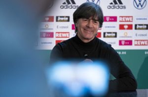 Bundestrainer Joachim Löw äußert sich in Frankfurt zu seiner Entscheidung, im Sommer beim DFB aufzuhören. Foto: dpa/Thomas Boecker
