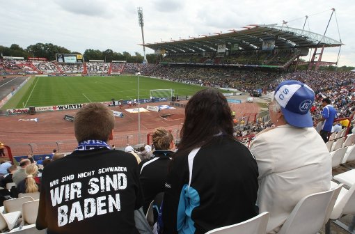 Landsmannschaftliches Bekenntnis im Karlsruher Wildparkstadion Foto: dpa