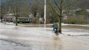 Landunter herrschte 2013. Unter anderem rund um die Altoberndorfer Turnhalle stand alles unter Wasser. Foto: Steinmetz
