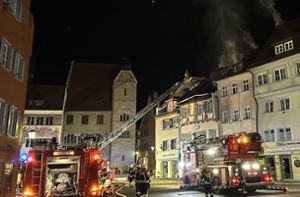 Der Feuerwehreinsatz dauerte in der Nacht noch an. Foto: dpa/David Pichler