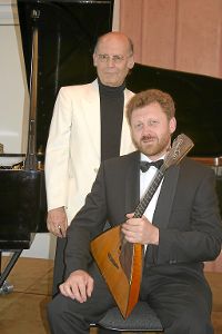 Alexander Burmistrov (rechts) und Heiner Costabél sind im evangelischen Gemeindehaus zu hören. Foto: privat Foto: Schwarzwälder-Bote