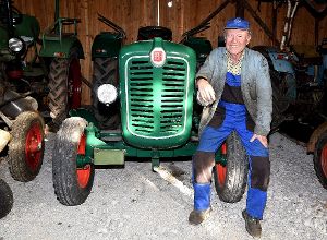 Wolfgang Reichart macht sich Sorgen um den Fortbestand der Freunde alter Fahrzeuge. Foto: Maier Foto: Schwarzwälder-Bote