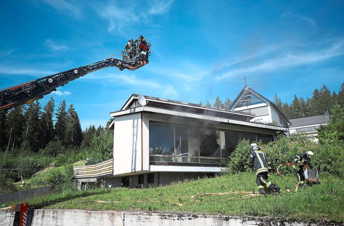 Unklare Brandursache: Feuer in einem leerstehenden Haus in Peterzell