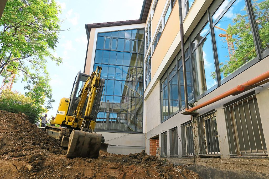 Die Bauarbeiten am Bildungszentrum sind während der Sommerferien in vollem Gange.  Foto: Bohnert-Seidel Foto: Lahrer Zeitung
