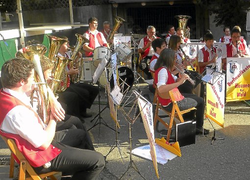 Die Hausener Dorfmusikanten heizten zum Auftakt die Stimmung an beim Sommerfestival in Hausen vor Wald.  Fotos: Bombardi Foto: Schwarzwälder-Bote