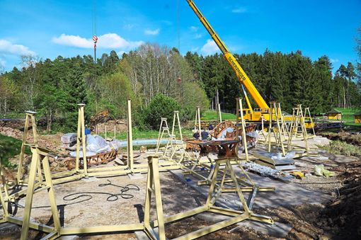 Die Arbeiten für die neue 3-Laaps-Coaster-Bahn im Löffinger Schwarzwaldpark laufen auf vollen Touren. Foto: Bächle Foto: Schwarzwälder Bote